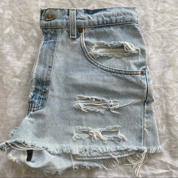Levi’s Distressed Denim Shorts - Picture 5 of 9